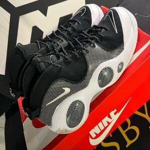 Nike Black and White Athletic Shoes